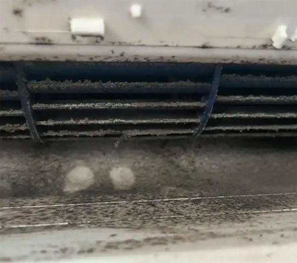 沈河空调吹的风有股烧焦味是怎么回事